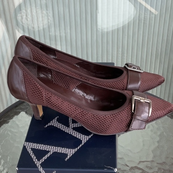 Anne Klein low heels - Picture 2 of 5